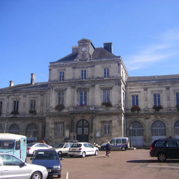 Hôtel Les Capucins 3***. Restaurant-maître restaurateur à Avallon en Bourgogne aux portes du Morvan Yonne.