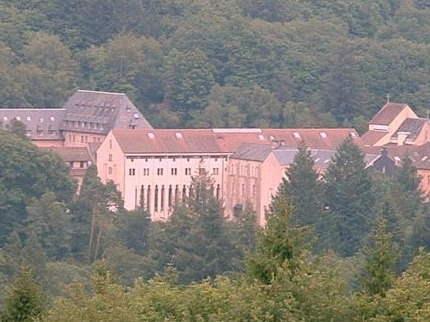 Hôtel Les Capucins 3***. Restaurant-maître restaurateur à Avallon en Bourgogne aux portes du Morvan Yonne.