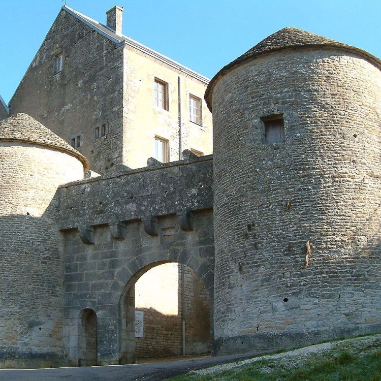 Hôtel Les Capucins 3***. Restaurant-maître restaurateur à Avallon en Bourgogne aux portes du Morvan Yonne.