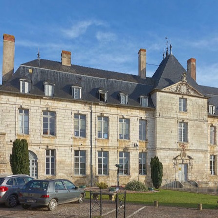 Hôtel Les Capucins 3***. Restaurant-maître restaurateur à Avallon en Bourgogne aux portes du Morvan Yonne.