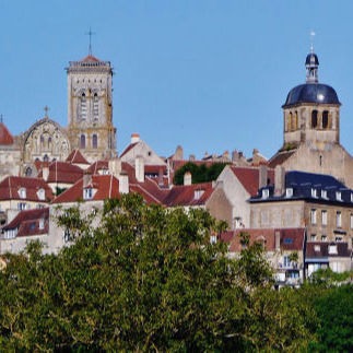 Hôtel Les Capucins 3***. Restaurant-maître restaurateur à Avallon en Bourgogne aux portes du Morvan Yonne.